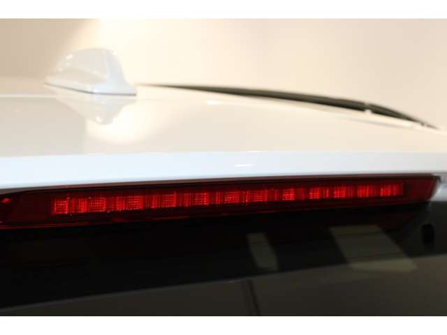 Volvo  B4 R-Design AWD AHK Standheizung Voll-LED Harman/K
