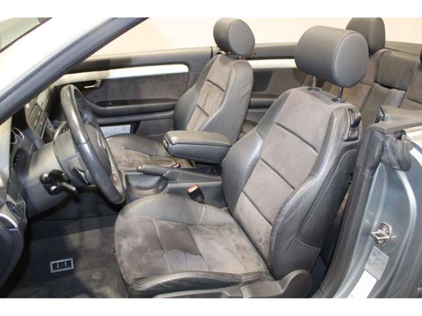 Audi  4.2 QUATTRO Cabrio Xenon Parksensoren Sitzheizung