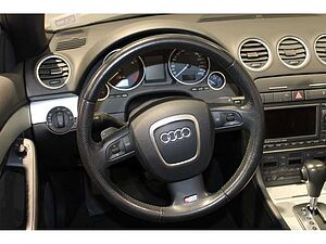 Audi  4.2 QUATTRO Cabrio Xenon Parksensoren Sitzheizung