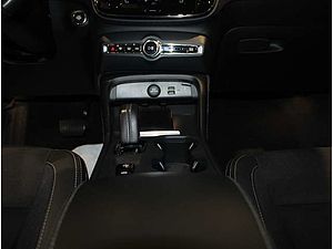 Volvo  D3 ''Momentum Pro'' Rückfahrkamera Sitzheizung Kli